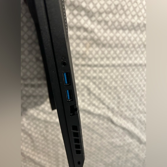 ACER Nitro 5 Ordinateur portable de jeu avec écran de 15.6 Intel Core i6 - Picture 4 of 9